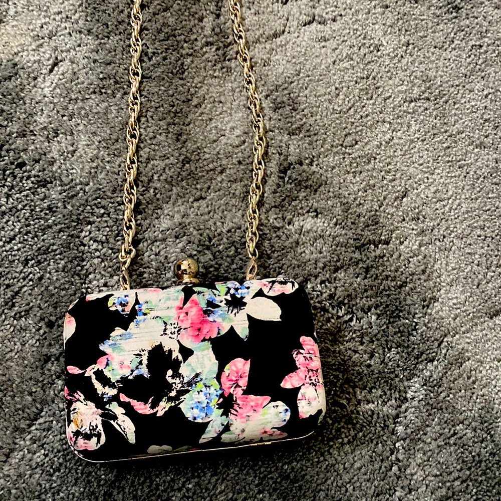 WHBM metal clutch